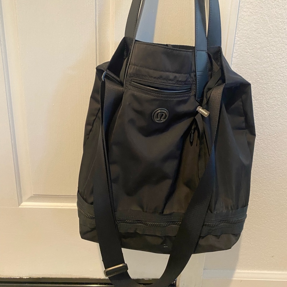 Faux leather straps. Zipper pocket on the inside. Cell phone pocket.
